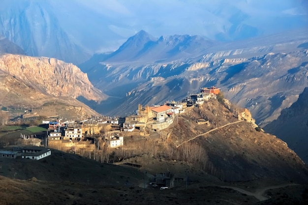 Widok z góry w okolicach wioski Muktinath w Himalajach Nepal