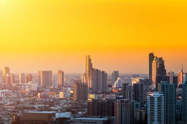 Zdjęcie widok z lotu ptaka bangkok centrum miasta skyline tajlandii