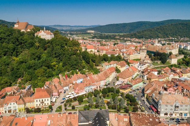 Widok z lotu ptaka drona starego miasta Sighisoara Rumunia Hrabstwo Mures