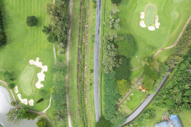 Widok z lotu ptaka drone strzał piękne pole golfowe Wysoki kąt widzenia