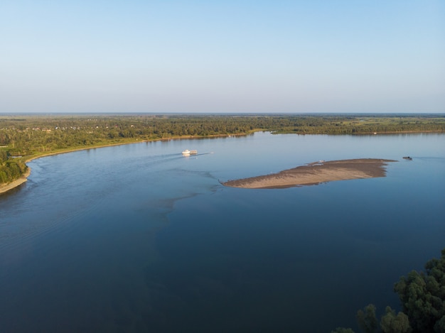 Widok z lotu ptaka duża siberian Ob rzeka