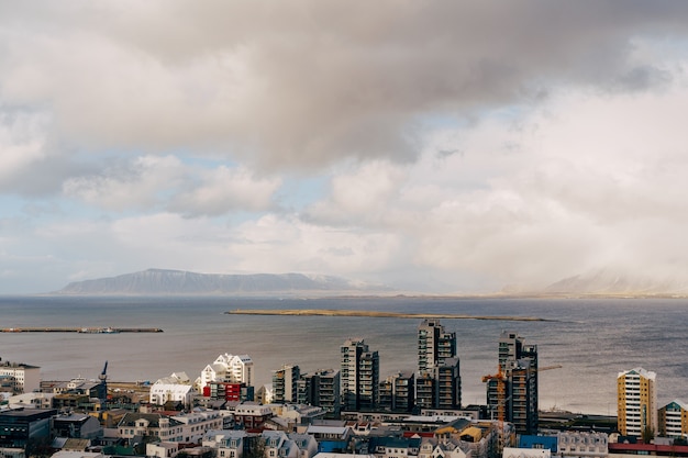 Widok z lotu ptaka gród reykjaviku, stolicy islandii