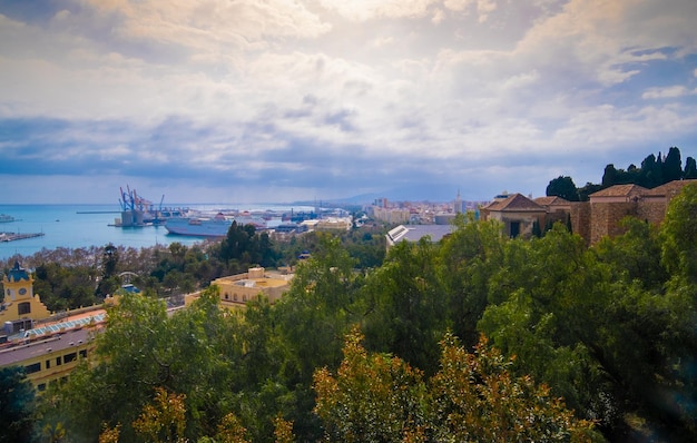 widok z lotu ptaka i panoramiczny w mieście malaga w hiszpanii