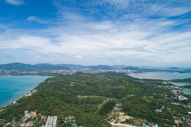 Widok z lotu ptaka Kamera drona na tropikalnej wyspie Phuket w sezonie letnim