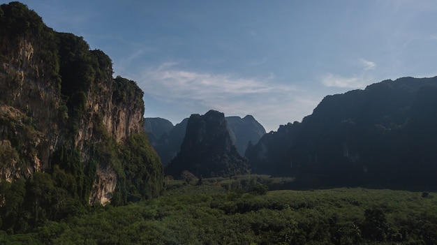 widok z lotu ptaka krajobraz góra w Krabi Tajlandia