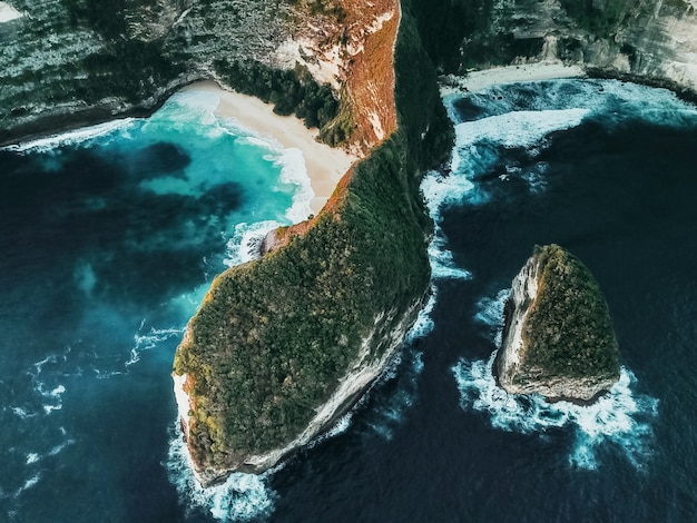 Widok z lotu ptaka krajobraz z Kelingking plażą, Nusa Penida wyspa Bali, Indonezja