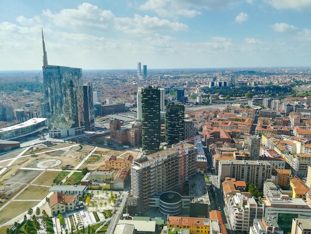 Widok Z Lotu Ptaka Mediolanu. Miasto Mediolan, Włochy. Widok Na Nowoczesne Budynki