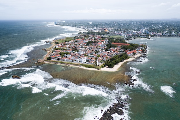 Zdjęcie widok z lotu ptaka miasta galle, sri lanka