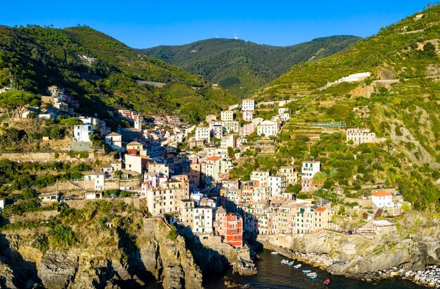 Widok z lotu ptaka miejscowości Riomaggiore w Cinque Terre, Liguria, Włochy