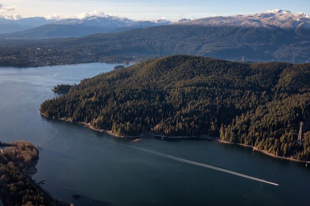 Widok z lotu ptaka na Admiralty Point Park i Deep Cove