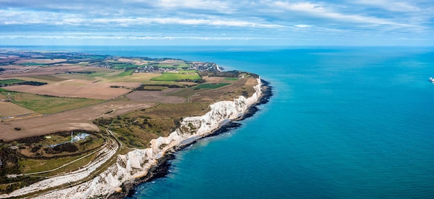 Widok Z Lotu Ptaka Na Białe Klify W Dover. Zamknij Widok Na Klify Od Strony Morza. Anglia, Wschodnie Sussex. Między Francją A Wielką Brytanią