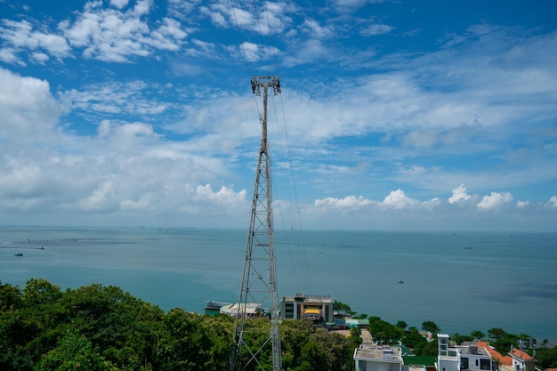 Widok z lotu ptaka na Centre Vung Tau Vietnam z pięknym zachodem słońca Kolejka linowa Cap Treo Ho May