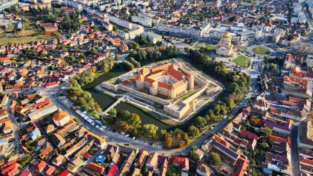 Widok z lotu ptaka na cytadelę Fagaras, Rumunia