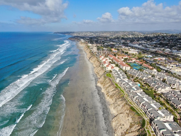 Widok z lotu ptaka na Del Mar North Beach, San Diego, Południowa Kalifornia, USA