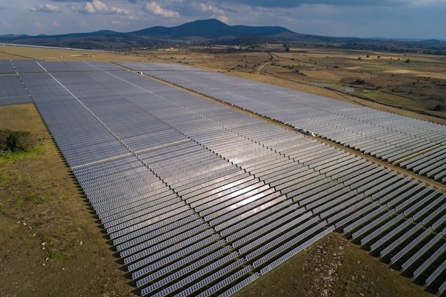 Widok Z Lotu Ptaka Na Dużą Farmę Energii Słonecznej Dostarczającą Energię Odnawialną W Meksyku