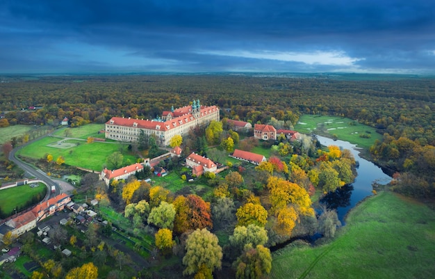 Widok z lotu ptaka na klasztor cystersów w Lubiążu Polska