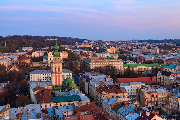 Widok Z Lotu Ptaka Na Kościół Wniebowzięcia Nmp I Zabytkowe Centrum Lwowa Ukraina Lwów Pejzaż Miejski Widok Z Ratusza We Lwowie