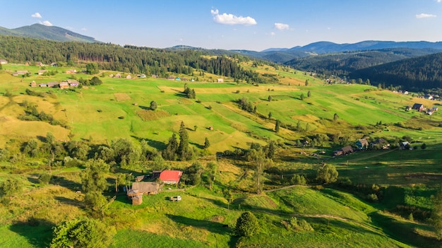 Widok Z Lotu Ptaka Na Krajobraz W Górach.