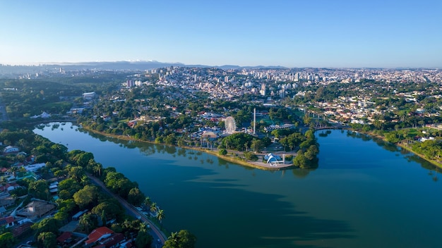 Widok z lotu ptaka na Lagoa da Pampulha w Muzeum Sztuki Minas Gerais Belo Horizonte