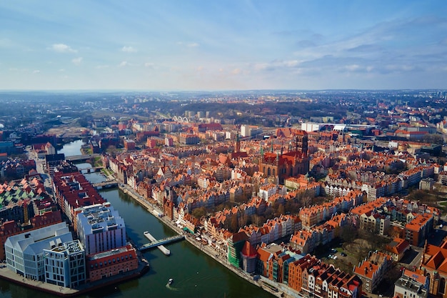 Widok z lotu ptaka na miasto Gdańsk w Polsce