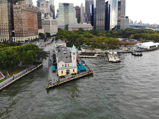 Widok Z Lotu Ptaka Na Molo W Battery Park Prowadzące Do Liberty Islandnew York Cit Usa