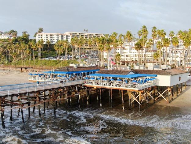 Widok z lotu ptaka na molo w San Clemente i ocean Kalifornia USA