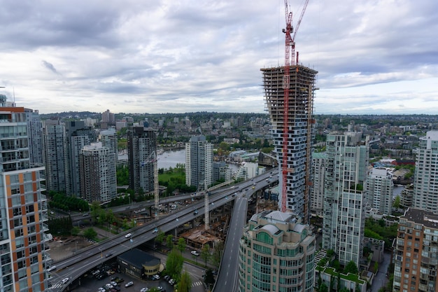 Widok z lotu ptaka na nowy plac budowy w centrum Vancouver