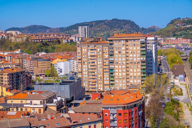 Widok z lotu ptaka na panoramę miasta Errenteria z góry Gipuzkoa Kraj Basków