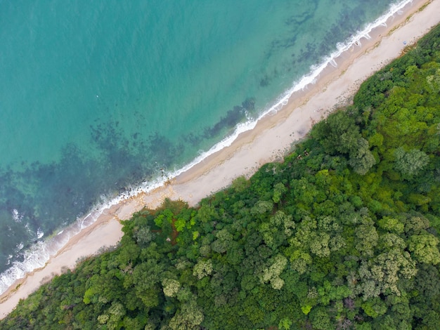 Widok z lotu ptaka na piękną dziką plażę w Bułgarii?