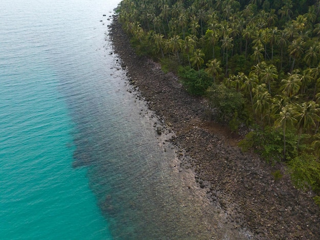 Widok Z Lotu Ptaka Na Piękną Plażę Z Turkusową Wodą Morską I Palmami Zatoki Tajlandzkiej Kood Wyspa Tajlandia