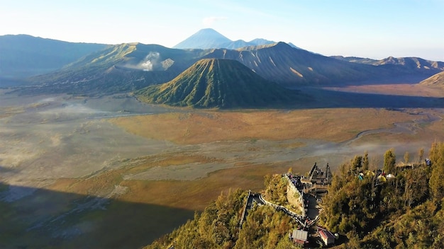 Widok z lotu ptaka na piękny krajobraz na tle w Indonezji