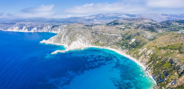 Widok z lotu ptaka na plażę Petani na Kefalonii Wyspy Jońskie w Grecji