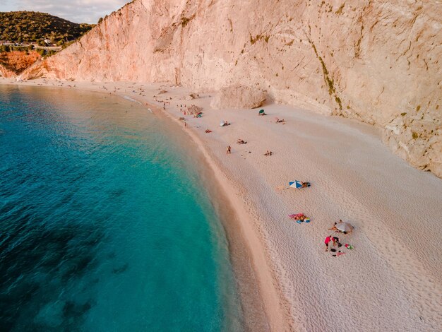 Widok z lotu ptaka na plażę porto katsiki na wyspie lefkada w Grecji letnie wakacje