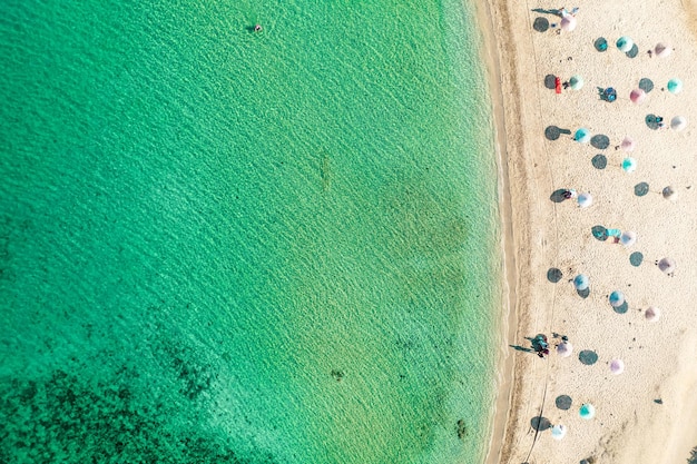 Widok z lotu ptaka na plażę