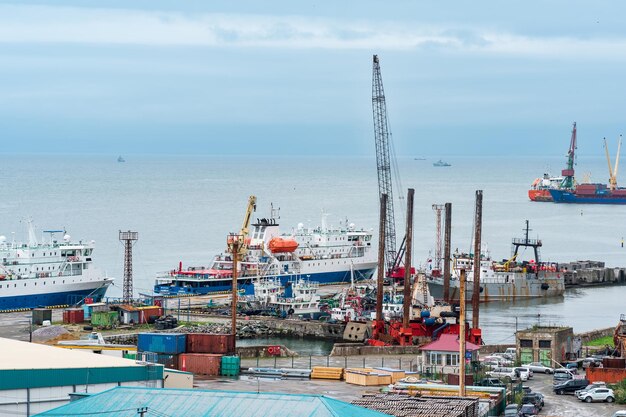 Widok z lotu ptaka na port Korsakov na Sachalinie w Rosji