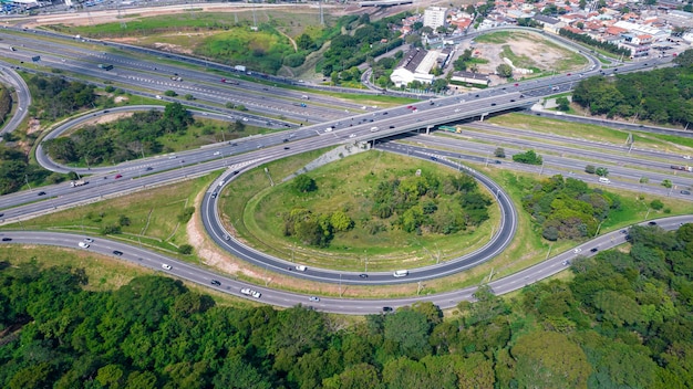 Widok z lotu ptaka na Sao Jose dos Campos Sao Paulo Brazylia Widok na połączenie drogowe