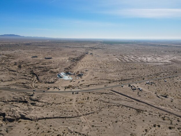 Widok z lotu ptaka na Slab City, niezarejestrowaną społeczność dzikich lokatorów w Kalifornii w USA