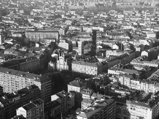 Widok z lotu ptaka na Turyn w czerni i bieli