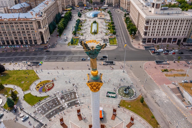 Widok z lotu ptaka na ukrainę kijowską nad pomnikiem niepodległości majdanu nezalezhnosti