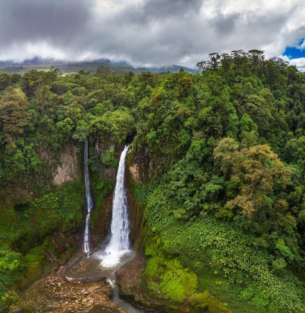 Widok Z Lotu Ptaka Na Wodospad Catarata Del Toro W Kostaryce