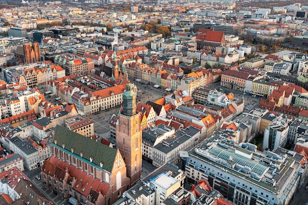 Widok Z Lotu Ptaka Na Wrocław W Ciągu Dnia. Polska