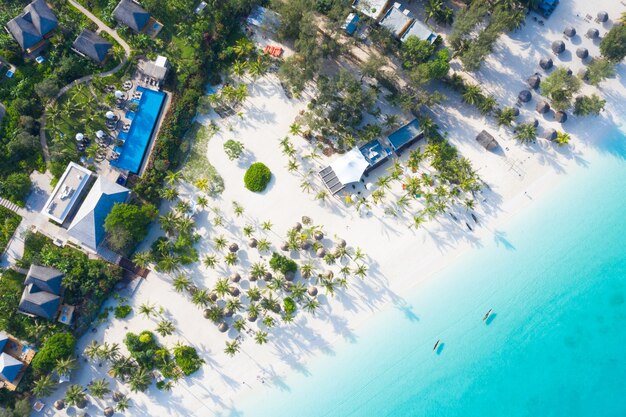 Widok z lotu ptaka pięknej tropikalnej wyspie Zanzibar.