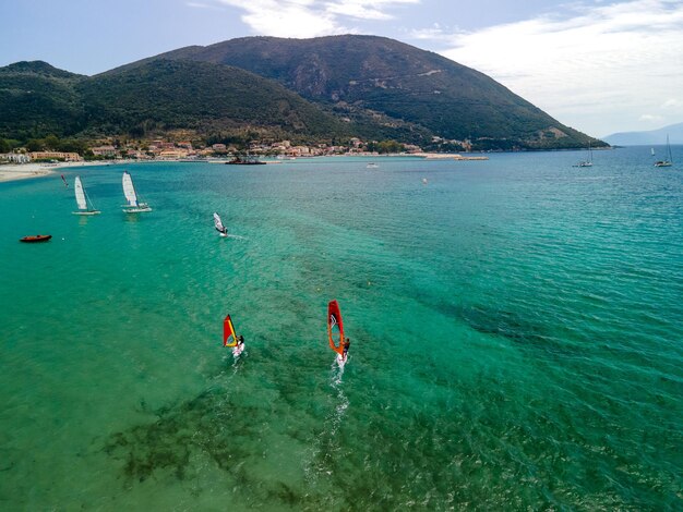 Widok z lotu ptaka plaży vasiliki windsurfing wyspa Lefkada Grecja