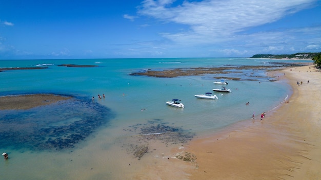 Widok z lotu ptaka Praia do Espelho Porto Seguro Bahia Brazylia Naturalne baseny w klifach i zielonkawej wodzie