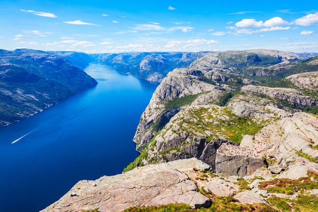Widok z lotu ptaka Preikestolen lub Prekestolen lub Pulpit Rock, Norwegia
