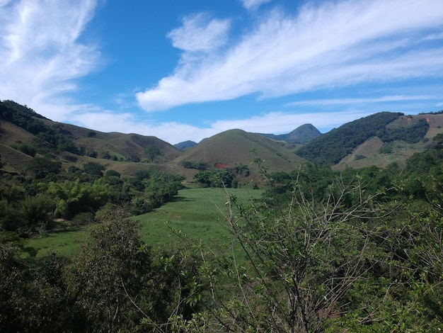 Widok z lotu ptaka przyrody w Sana, MacaÃƒÂ©, region górski Rio de Janeiro. Zdjęcie z drona.