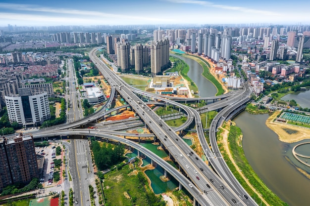 Widok Z Lotu Ptaka Ruchu Na Ulicach Miasta W świetle Dziennym. Nanchang.chiny.