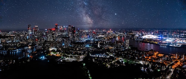 Widok Z Lotu Ptaka Słynnego Kompleksu Wieżowców Canary Wharf, Isle Of Dogs W Londynie, Wielka Brytania