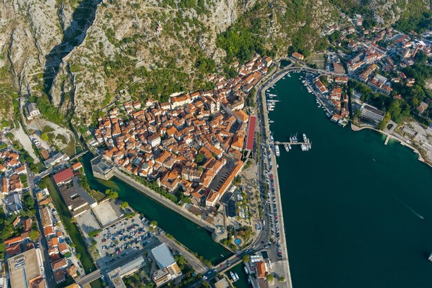 Widok z lotu ptaka starego miasta Kotor