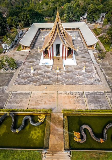 Widok z lotu ptaka świątyni Wat Dhammayan w Phetchabun Tajlandia